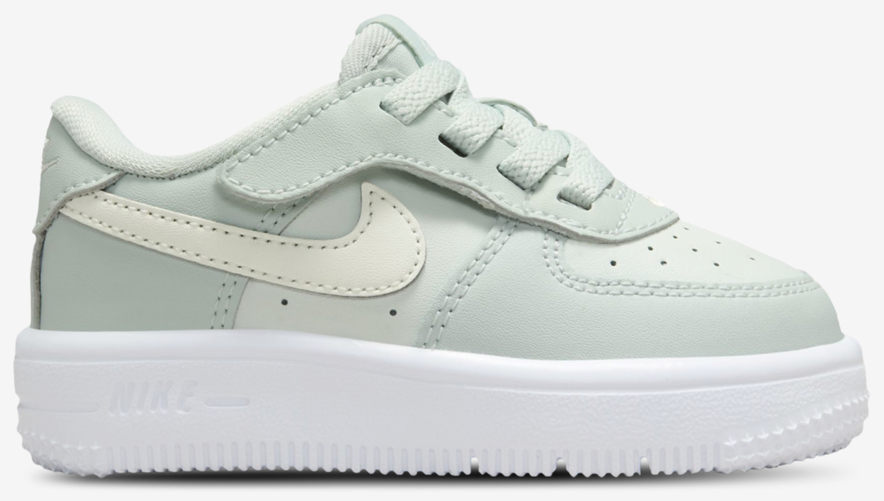 Nike Air Force 1 Low EasyOn Image 1 of 5. Tap to open photo gallery.