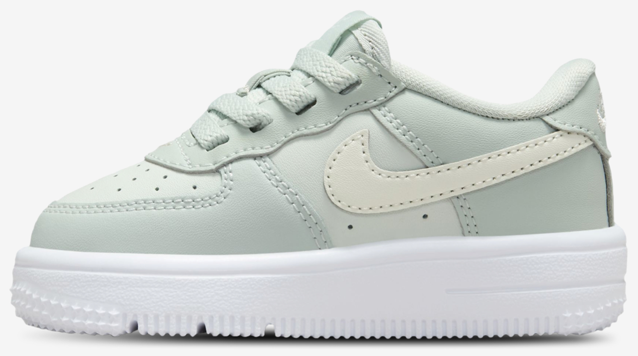 Nike Air Force 1 Low EasyOn Image 2 of 5. Tap to open photo gallery.