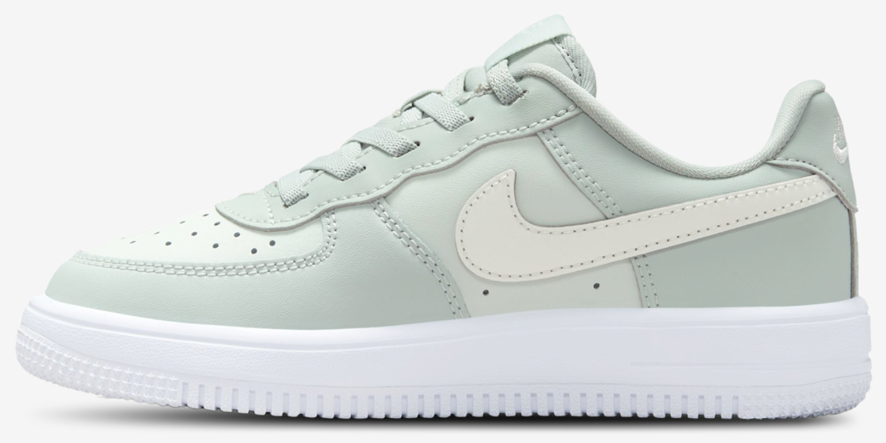 Nike Air Force 1 Low EasyOn Image 2 of 5. Tap to open photo gallery.