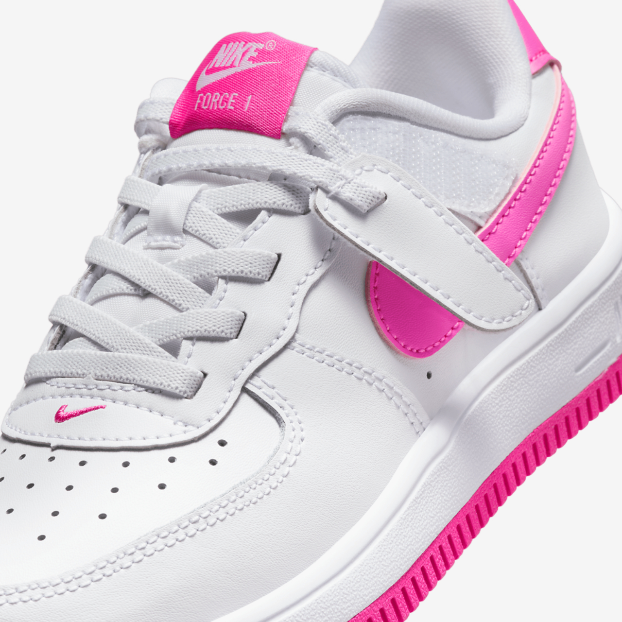 Nike Air Force 1 Low EasyOn Image 7 of 8. Tap to open photo gallery.