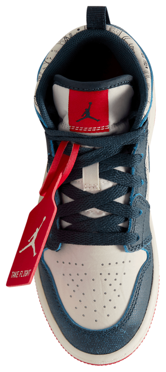 Jordan AJ 1 Mid SE Travel Image 3 of 4. Tap to open photo gallery.
