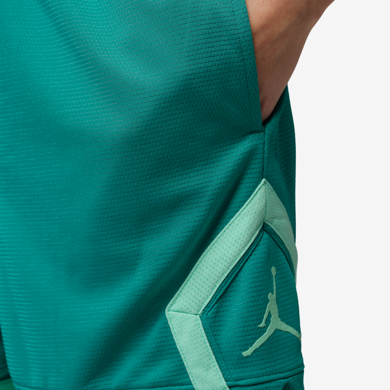 Jordan Sport Diamond Shorts 4" Image 4 of 5. Tap to open photo gallery.