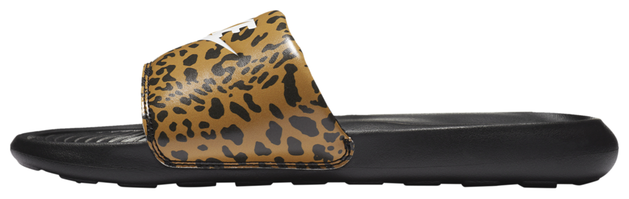 Nike Victori One Slides Image 3 of 6. Tap to open photo gallery.