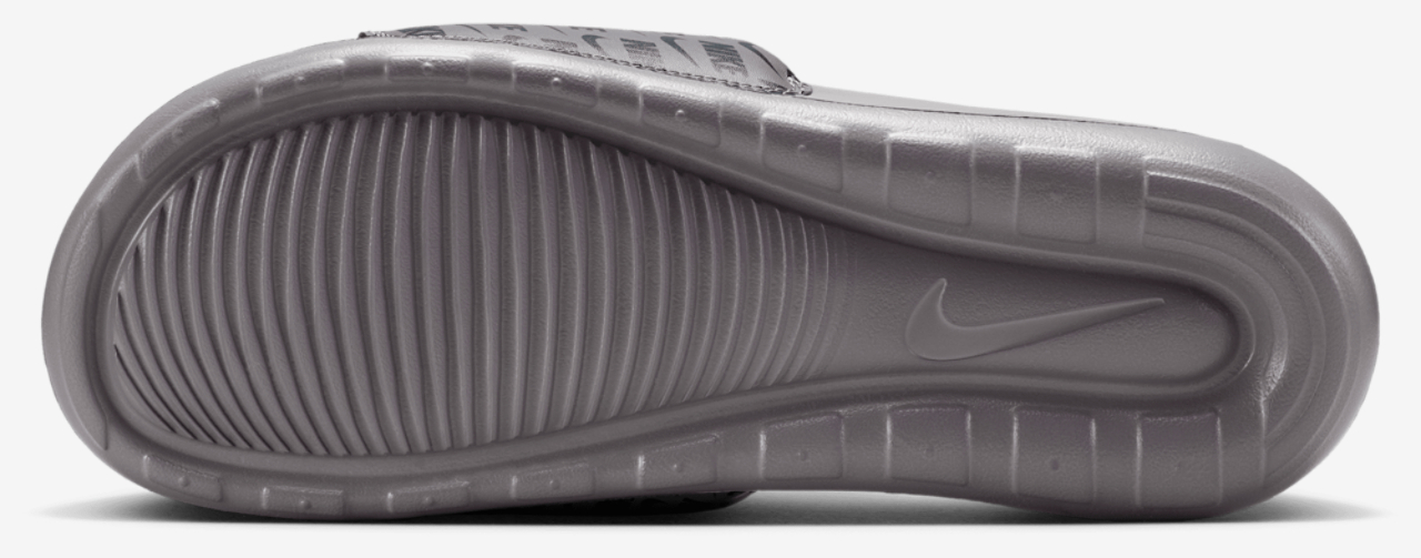 Nike Victori One Slides Image 4 of 6. Tap to open photo gallery.
