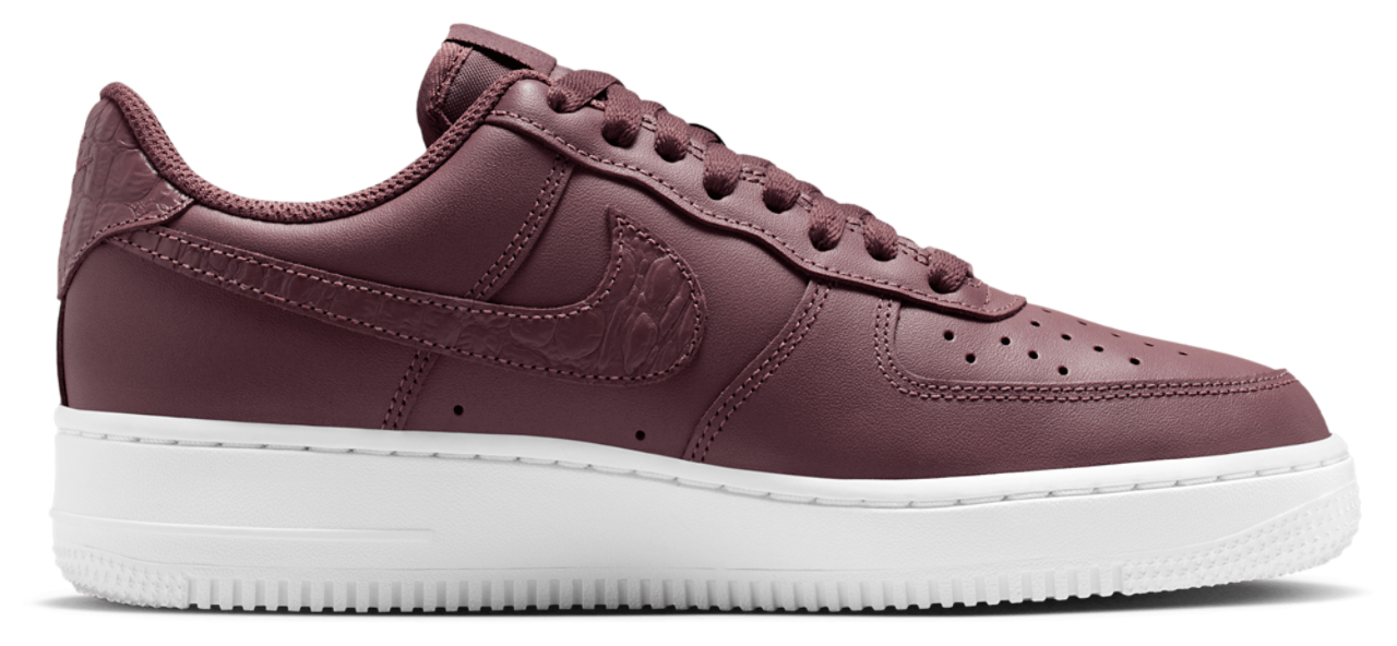 Nike Air Force 1 '07 SE Image 1 of 5. Tap to open photo gallery.