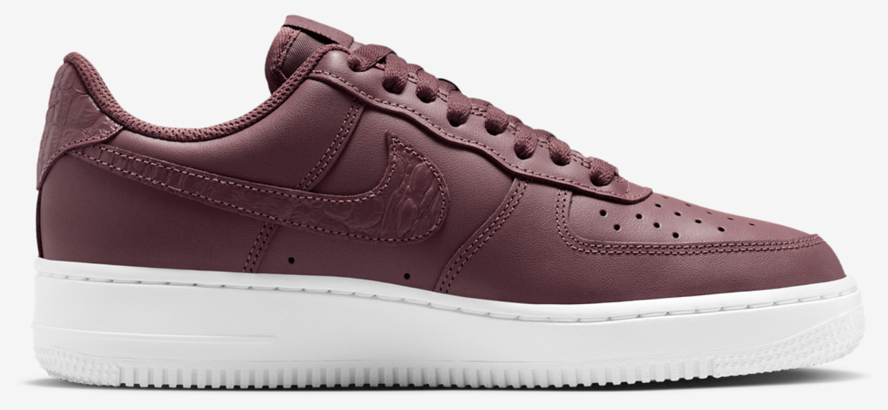 Nike Air Force 1 '07 SE Image 1 of 5. Tap to open photo gallery.