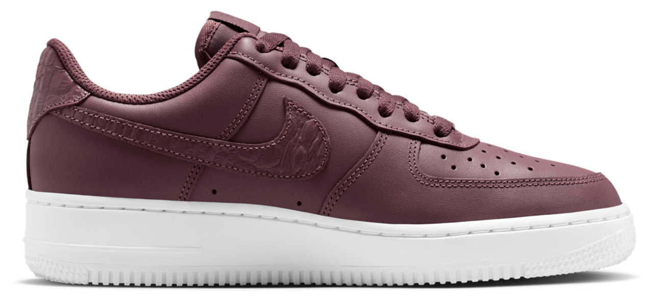 Nike Air Force 1 '07 SE Image 1 of 5. Tap to open photo gallery.