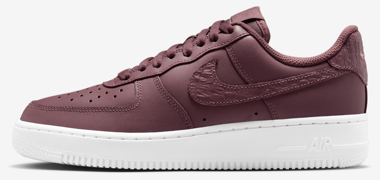 Nike Air Force 1 '07 SE Image 2 of 5. Tap to open photo gallery.