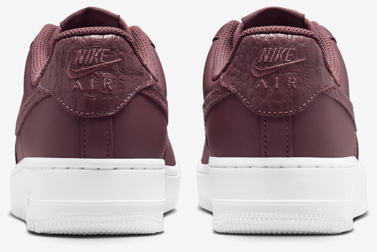 Nike Air Force 1 '07 SE Image 3 of 5. Tap to open photo gallery.