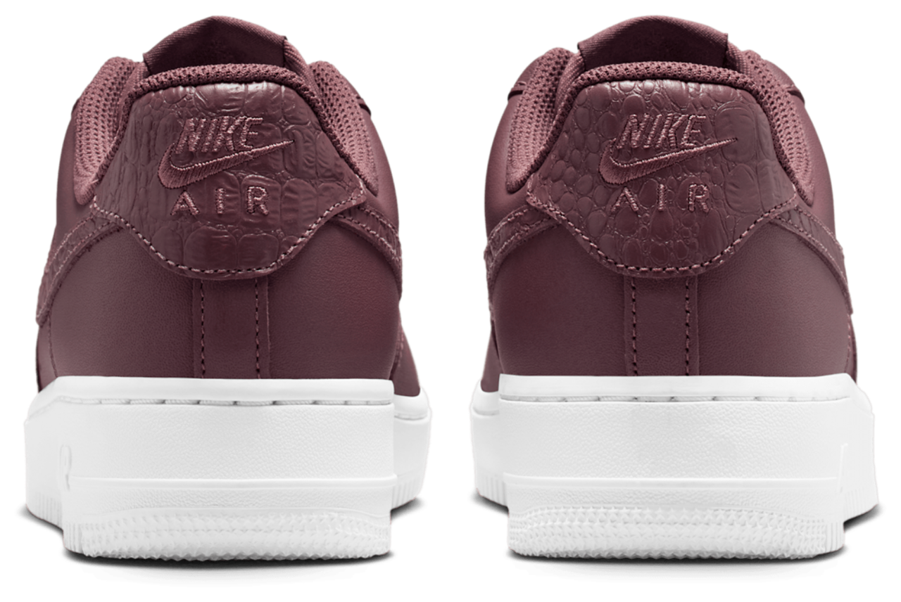 Nike Air Force 1 '07 SE Image 3 of 5. Tap to open photo gallery.