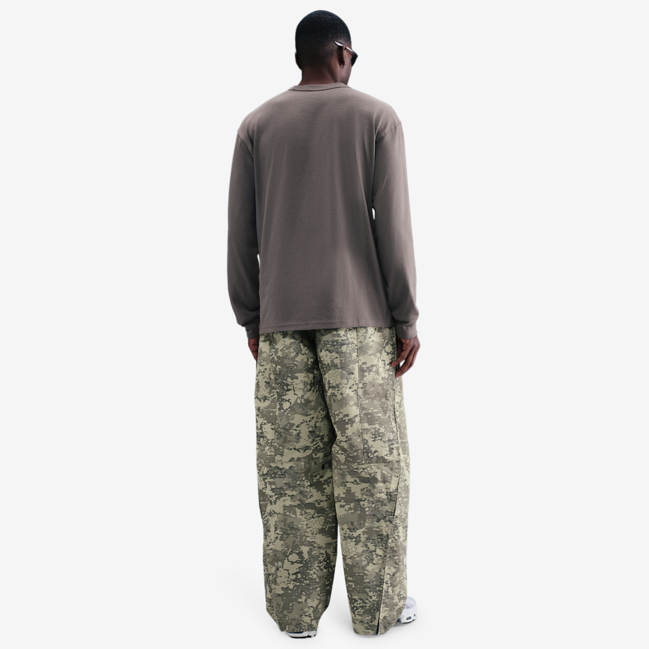 Nike Premium Essentials Long Sleeve SUST T-Shirt Image 4 of 4. Tap to open photo gallery.