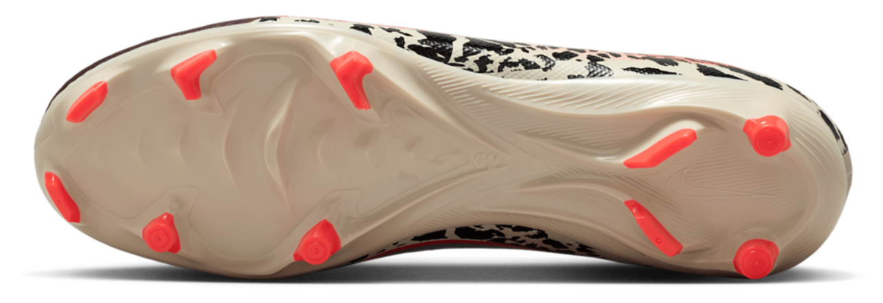 Nike Zoom Vapor 16 Academy FG/MG Image 5 of 5. Tap to open photo gallery.