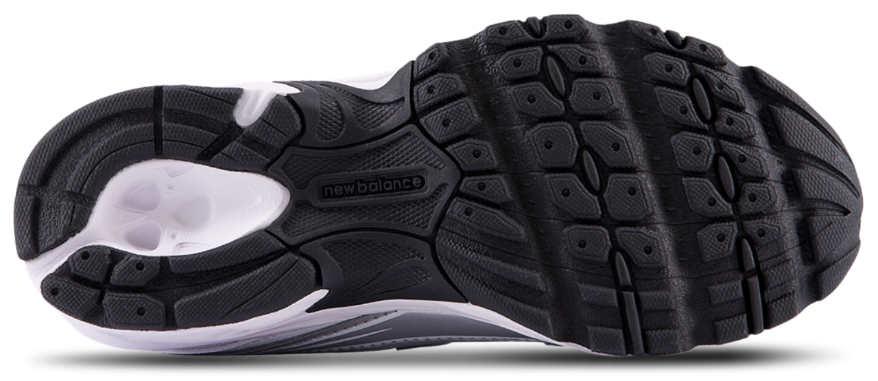 New Balance 740 Image 4 of 4. Tap to open photo gallery.