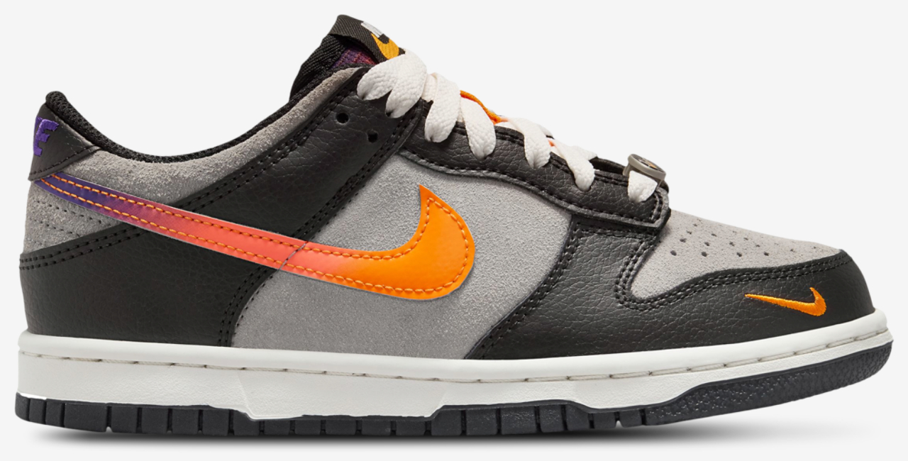 Nike Dunk Low Image 1 of 5. Tap to open photo gallery.