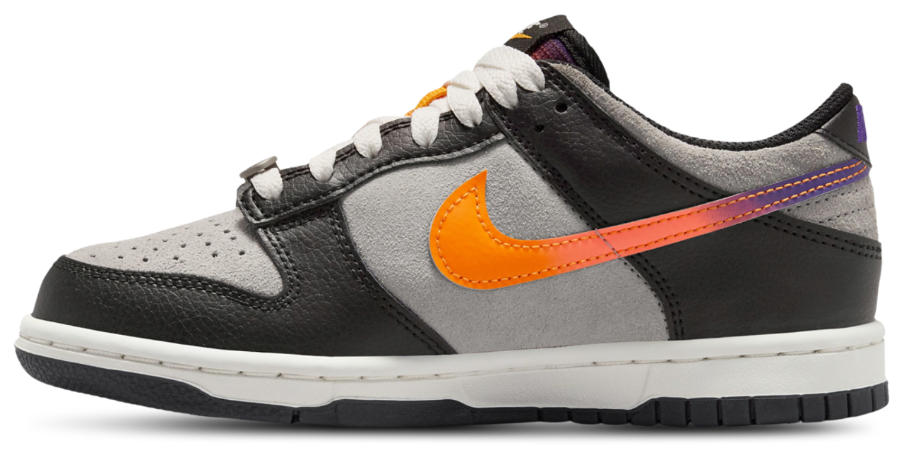 Nike Dunk Low Image 2 of 5. Tap to open photo gallery.
