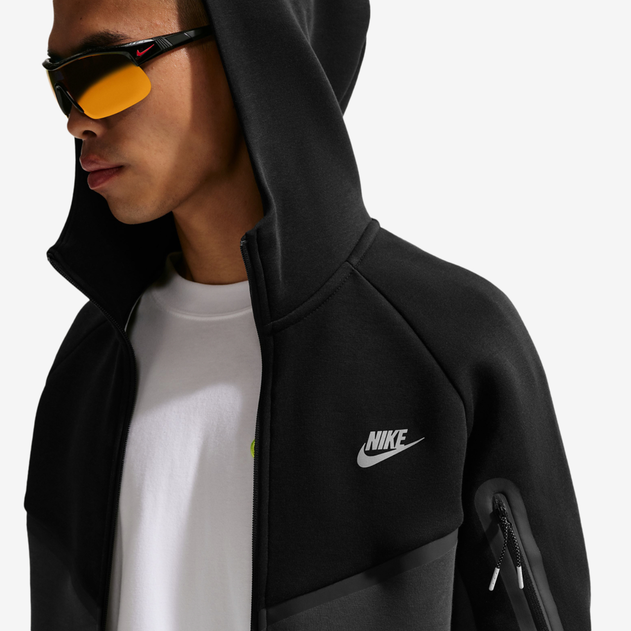 Nike Tech Fleece Windrunner Full-Zip Jacket AM Day Image 3 of 4. Tap to open photo gallery.
