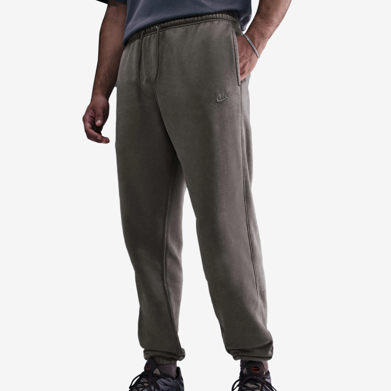 Nike CWash Club Basketball Cuff Pants Image 1 of 2. Tap to open photo gallery.