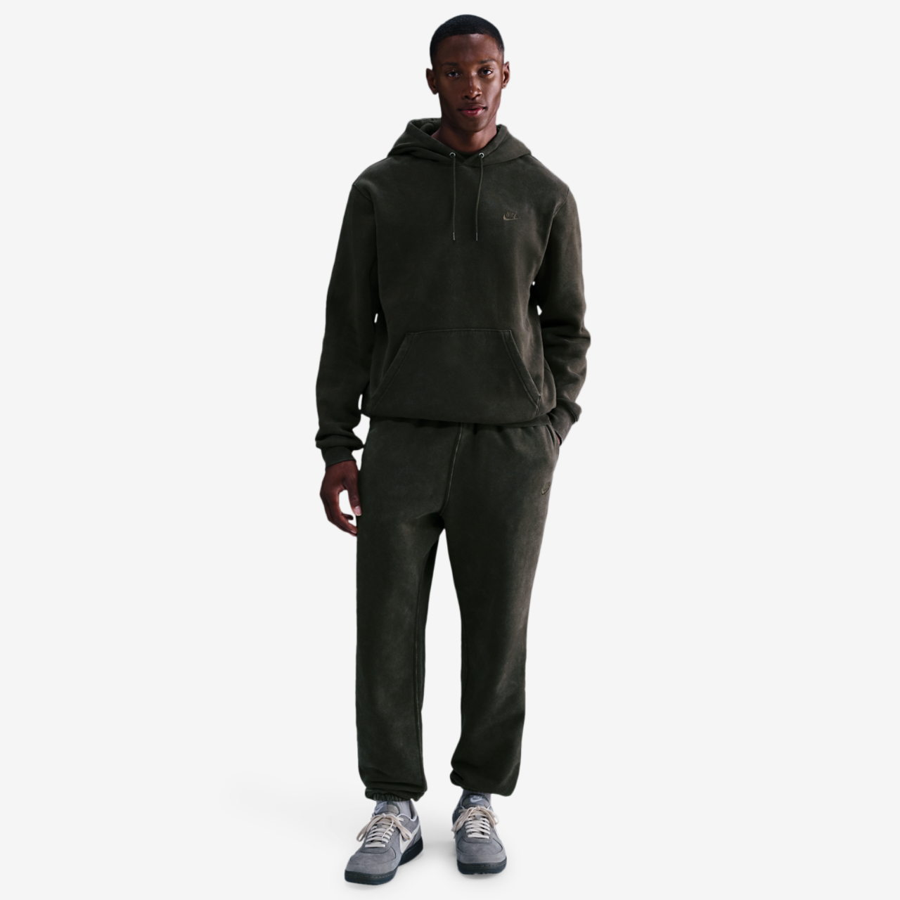 Nike CWash Club Basketball Cuff Pants Image 3 of 4. Tap to open photo gallery.