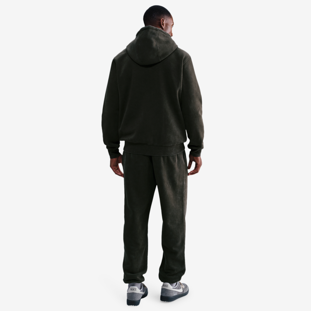 Nike CWash Club Basketball Cuff Pants Image 4 of 4. Tap to open photo gallery.