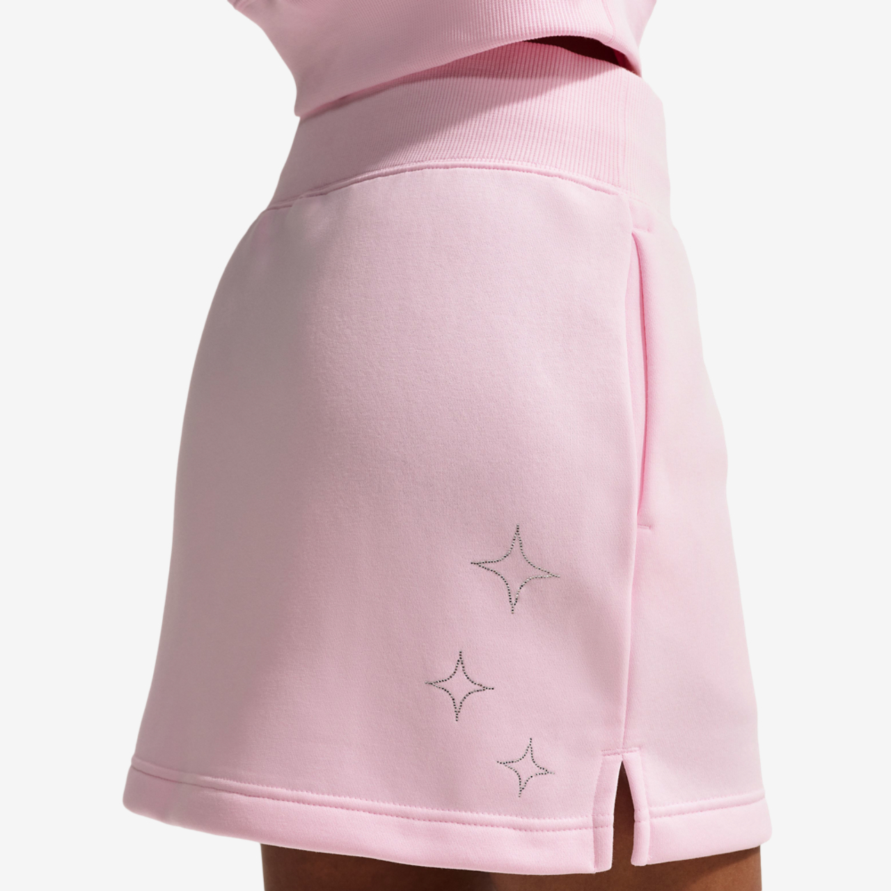 Nike NSW Phoenix Fleece HR Bling Mini Skirt Image 2 of 3. Tap to open photo gallery.
