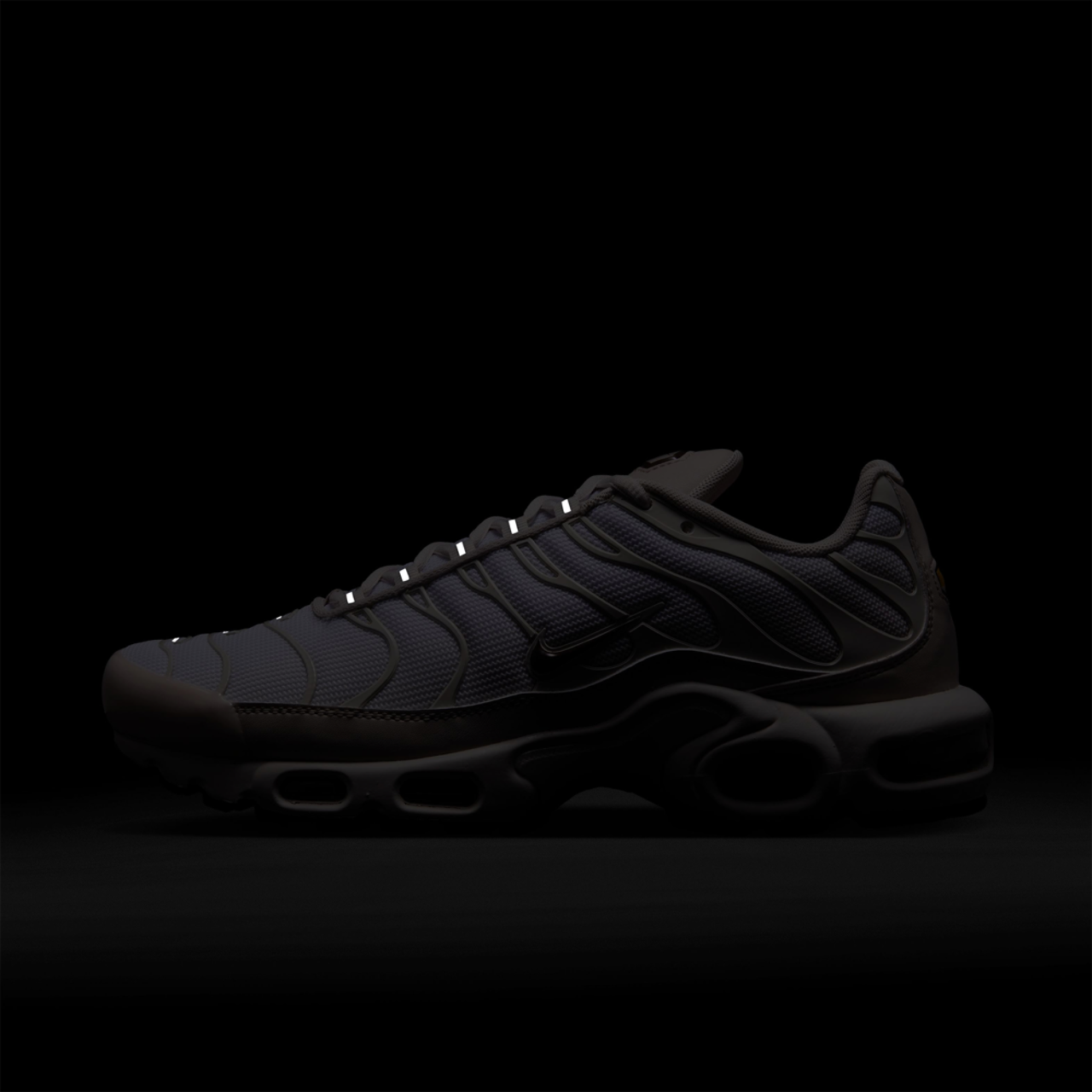 Nike Nike Air Max Plus SE Image 6 of 6. Tap to open photo gallery.
