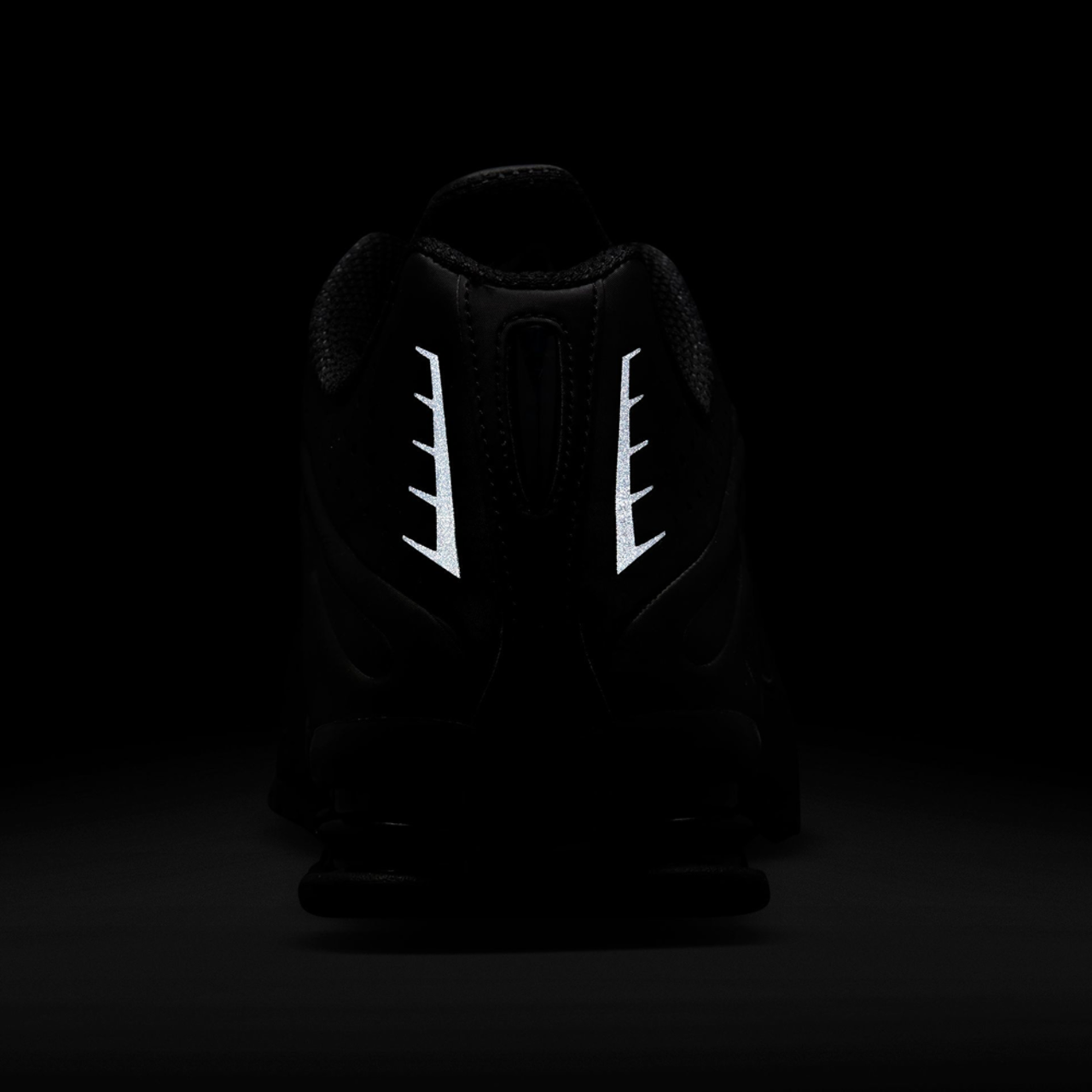 Nike Shox R4 Image 6 of 7. Tap to open photo gallery.