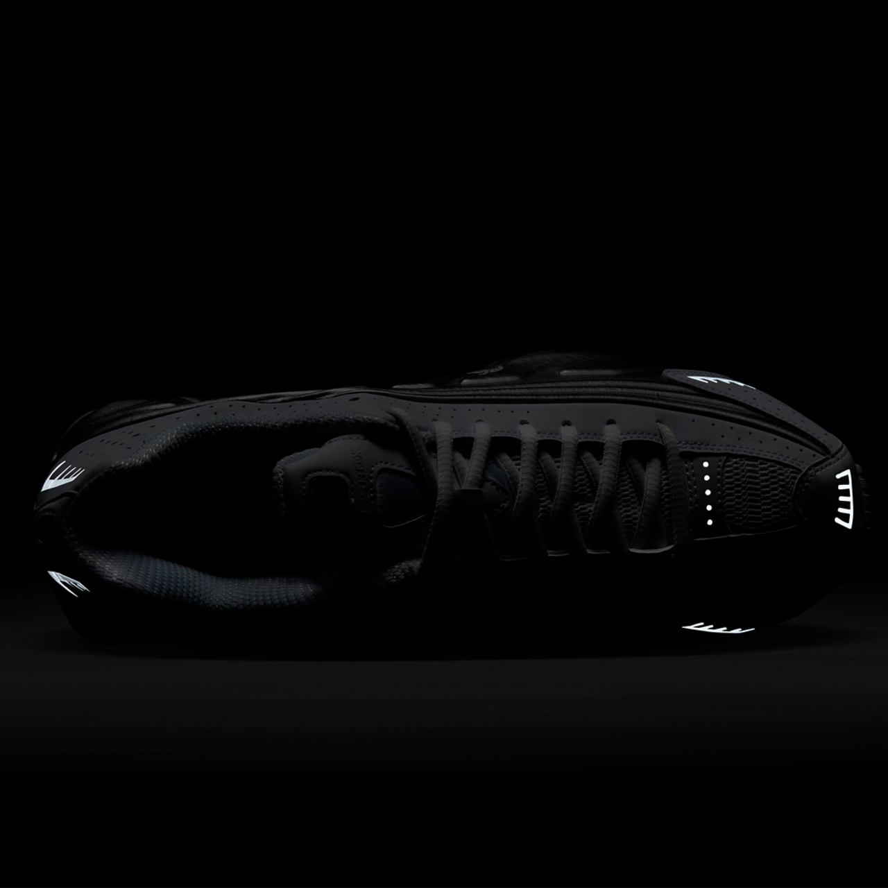 Nike Shox R4 Image 8 of 8. Tap to open photo gallery.