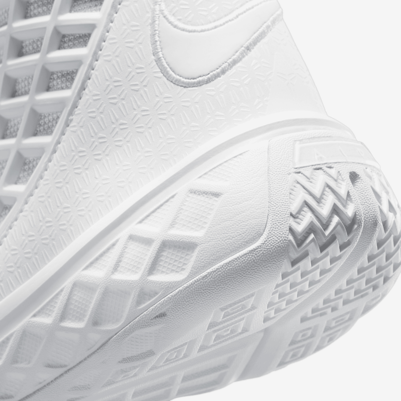 Nike Kobe 3 High Halo Image 8 of 8. Tap to open photo gallery.