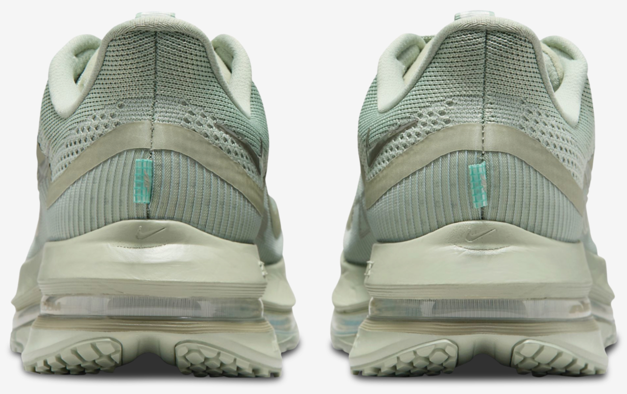 Nike Pegasus Premium Image 3 of 6. Tap to open photo gallery.