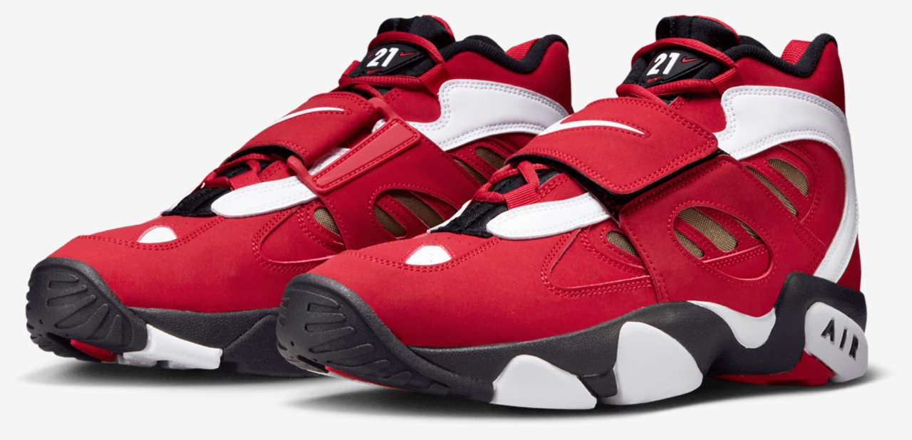 Nike Air Diamond Turf II Image 6 of 9. Tap to open photo gallery.