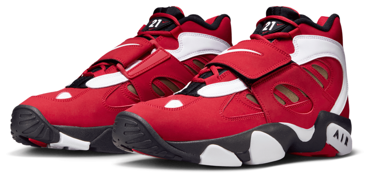 Nike Air Diamond Turf II Image 6 of 9. Tap to open photo gallery.
