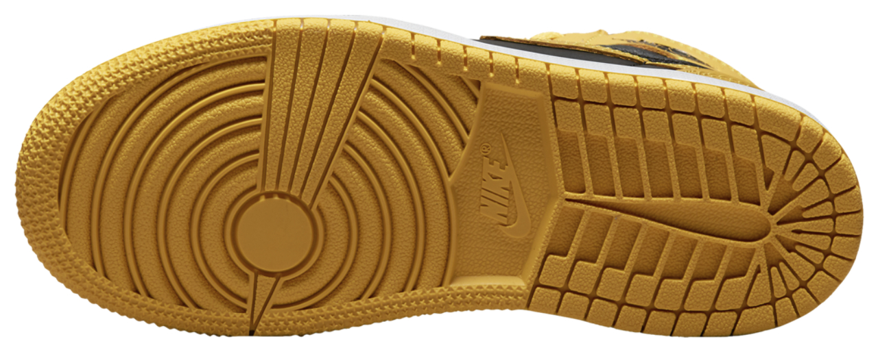 Jordan Retro 1 High OG Image 5 of 5. Tap to open photo gallery.