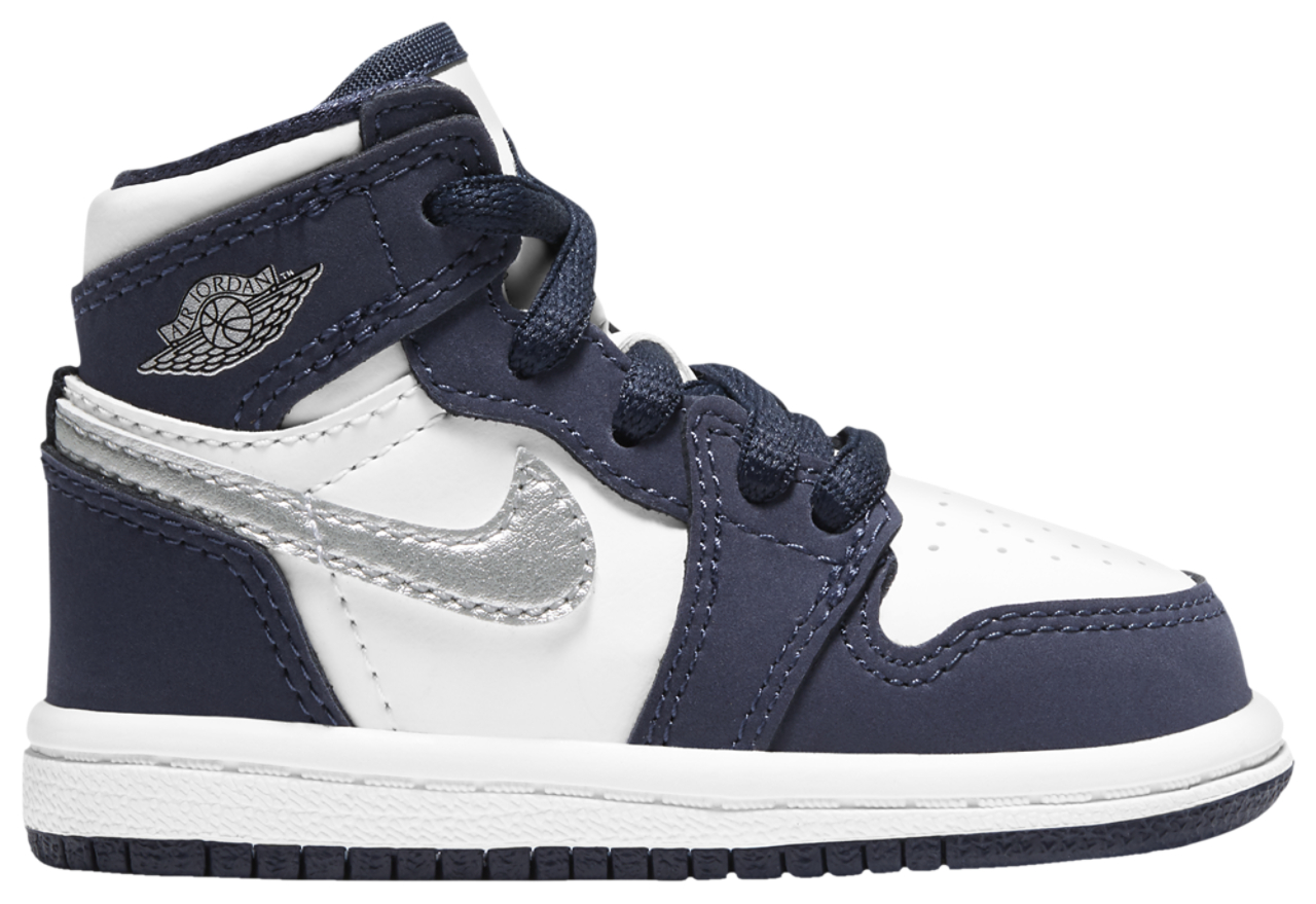 Jordan Retro 1 High OG Image 1 of 5. Tap to open photo gallery.