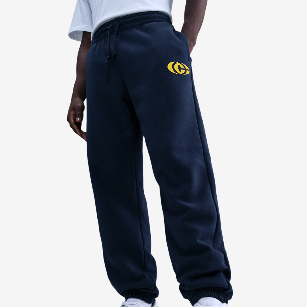 Nike CC Essentials Fleece Pant Image 1 of 4. Tap to open photo gallery.