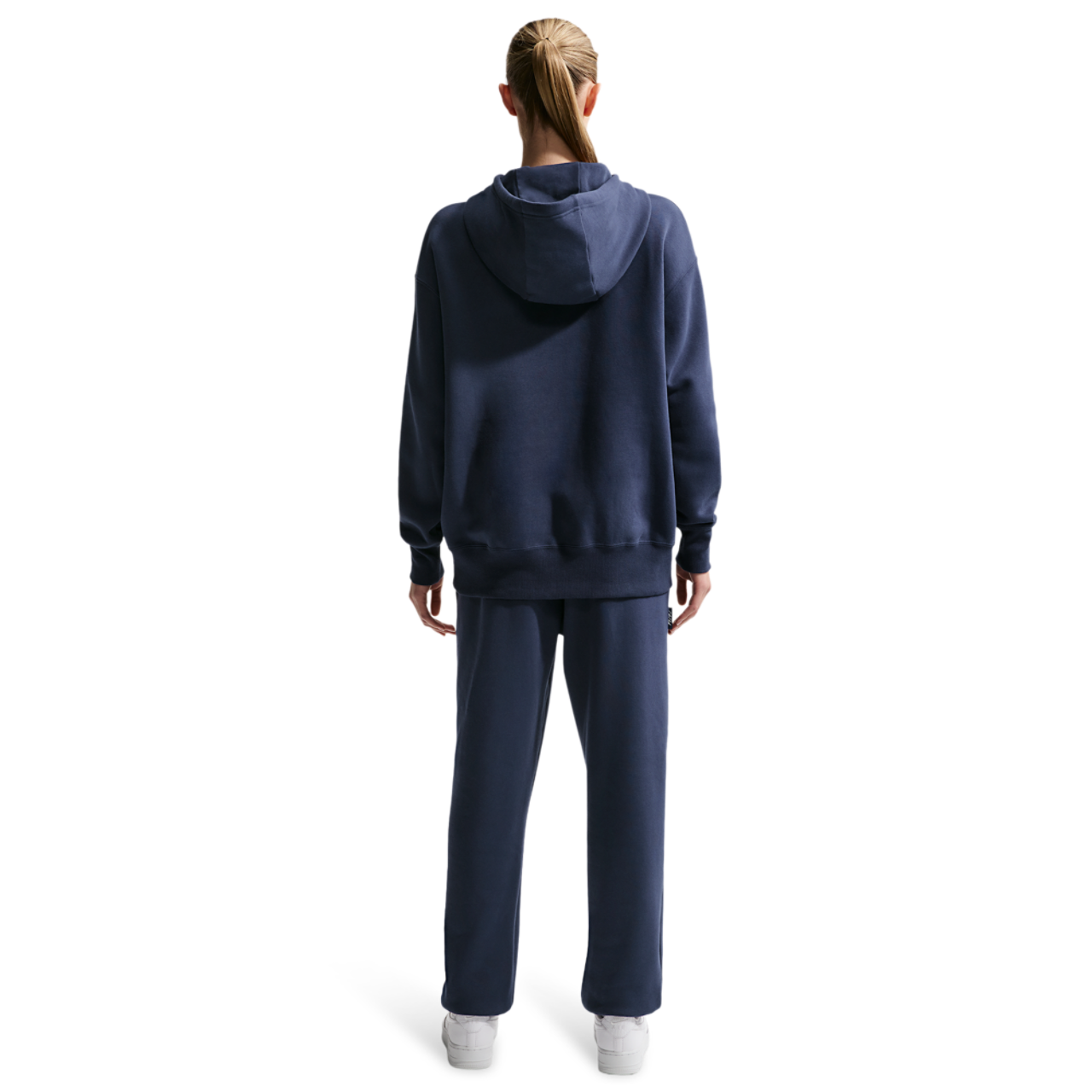 Nike CC Essentials Fleece Pant Image 4 of 5. Tap to open photo gallery.
