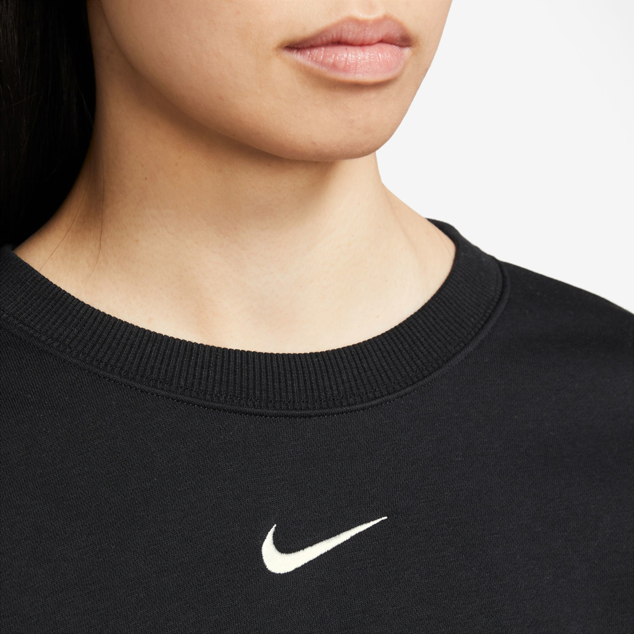 Nike NSW Style Fleece Crew OOS Image 4 of 4. Tap to open photo gallery.
