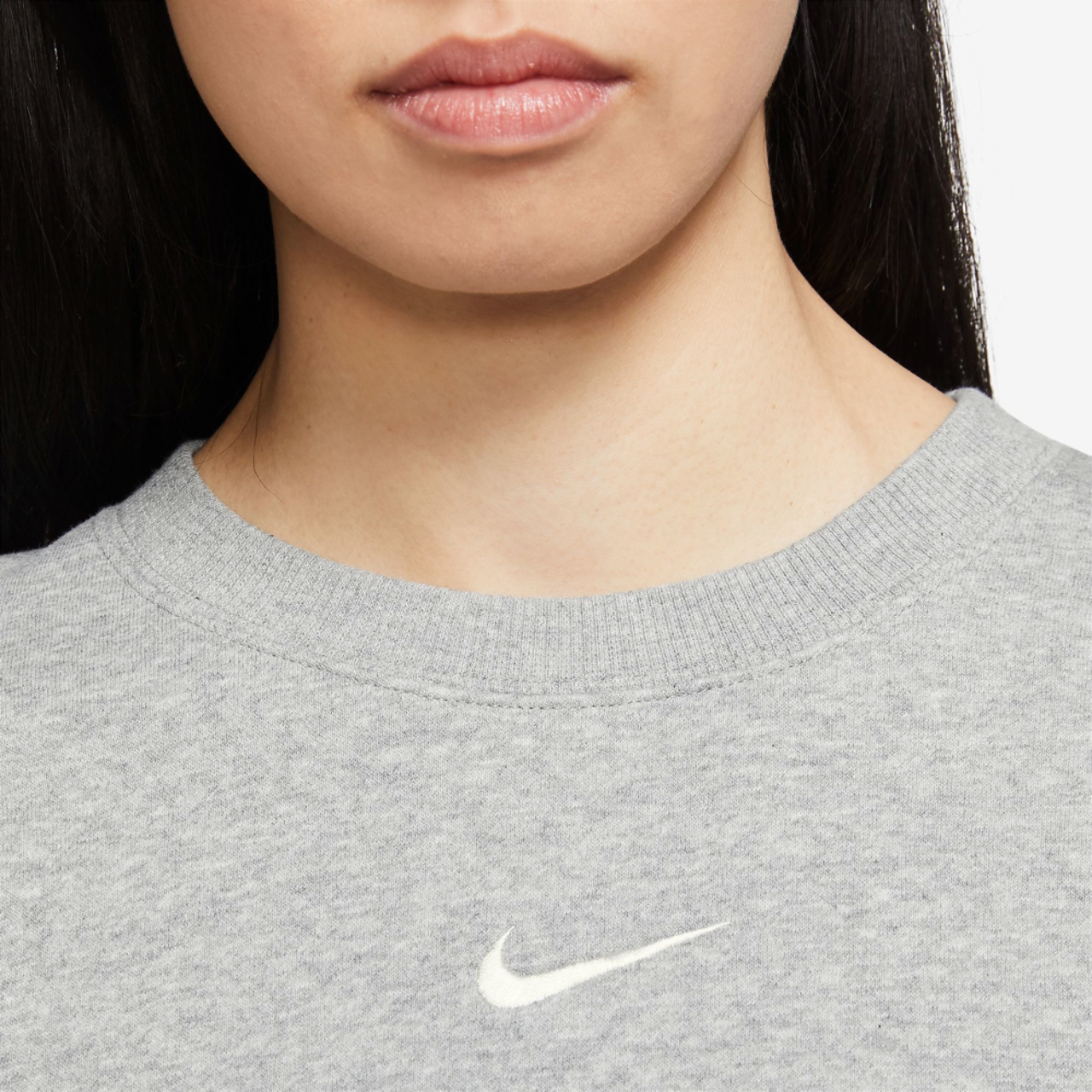 Nike NSW Style Fleece Crew OOS Image 4 of 4. Tap to open photo gallery.