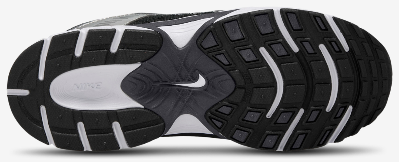 Nike V5 RNR Image 4 of 4. Tap to open photo gallery.