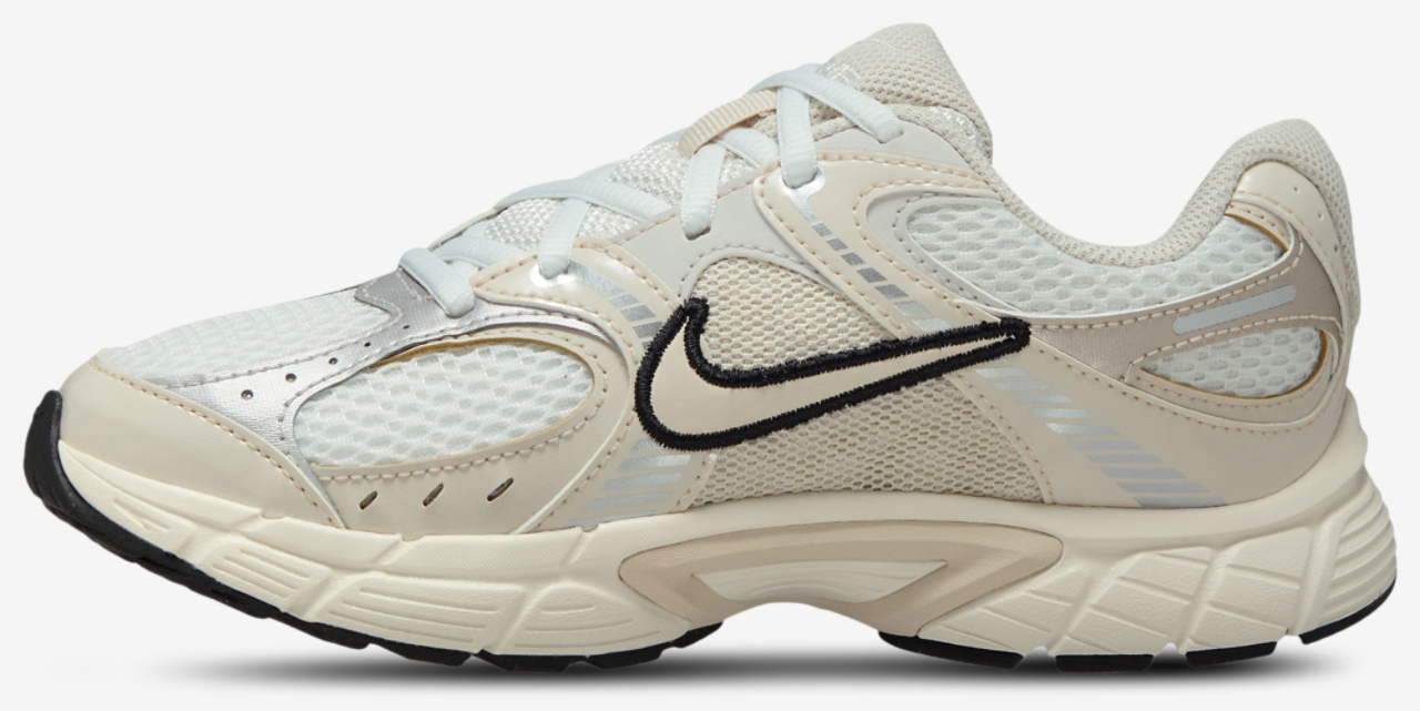 Nike V5 RNR Image 2 of 4. Tap to open photo gallery.