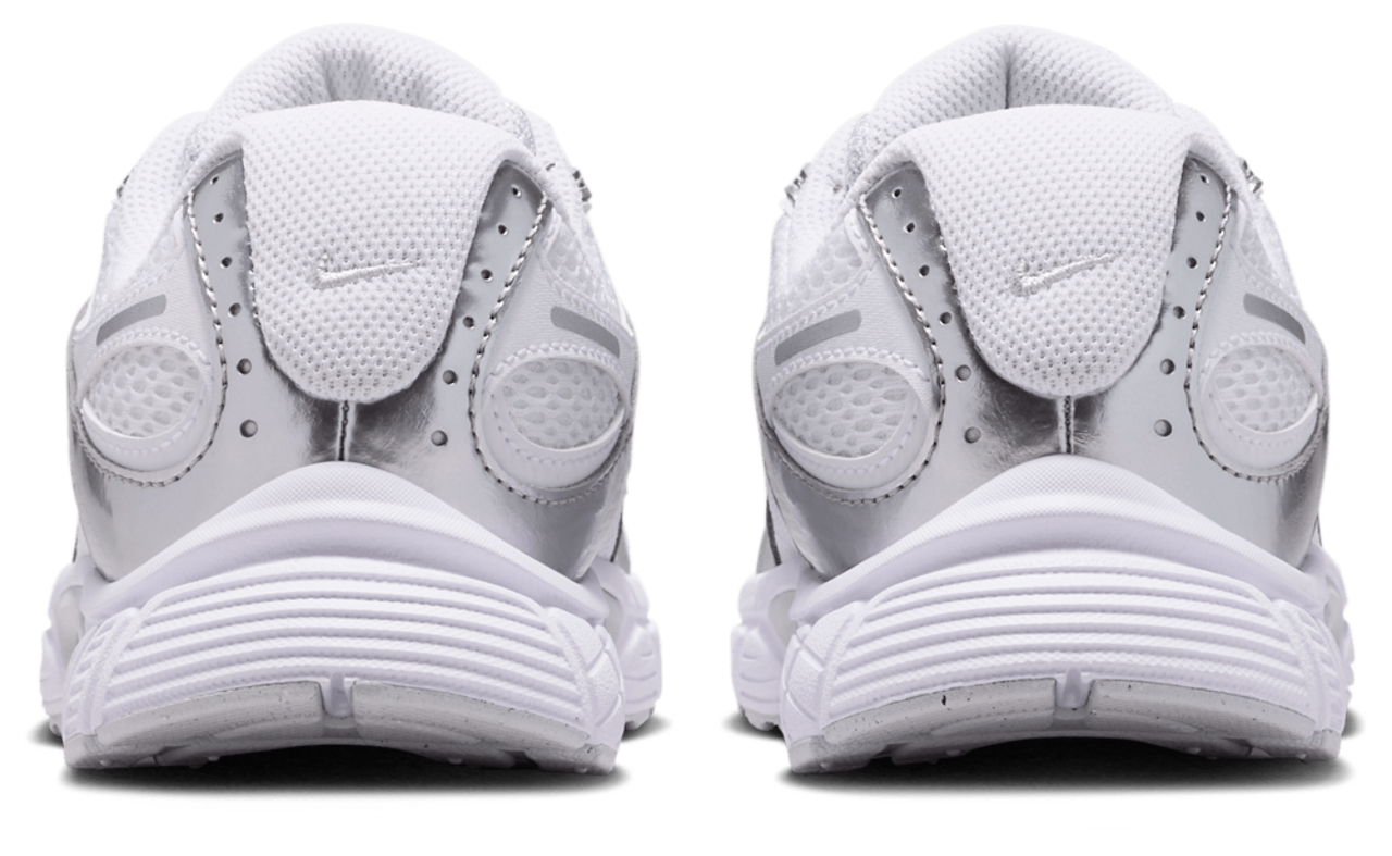 Nike V5 RNR Image 3 of 8. Tap to open photo gallery.