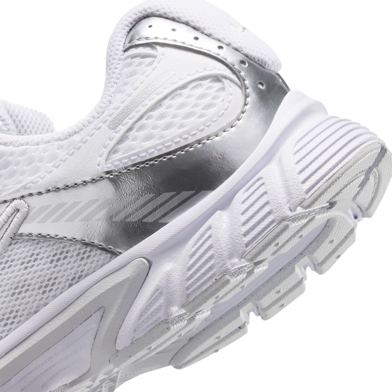 Nike V5 RNR Image 8 of 8. Tap to open photo gallery.