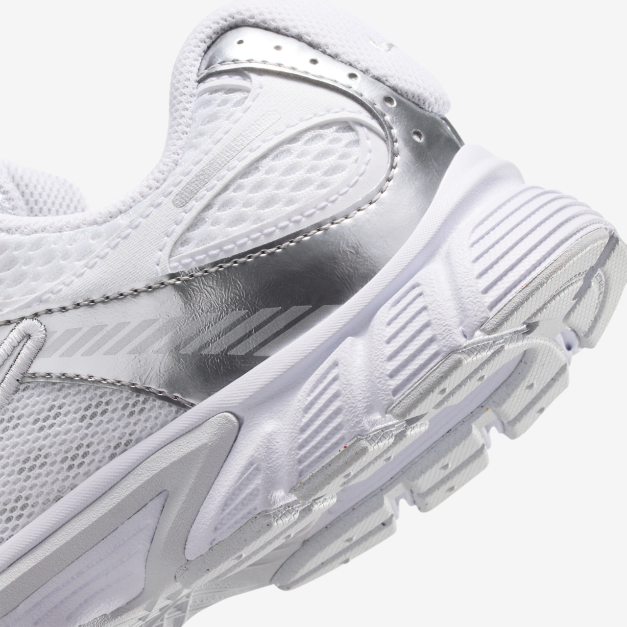 Nike V5 RNR Image 8 of 8. Tap to open photo gallery.