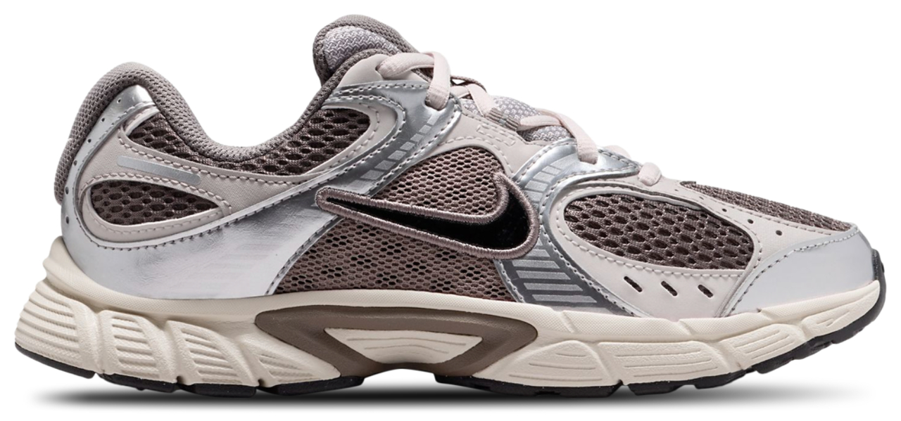 Nike V5 RNR Image 1 of 5. Tap to open photo gallery.