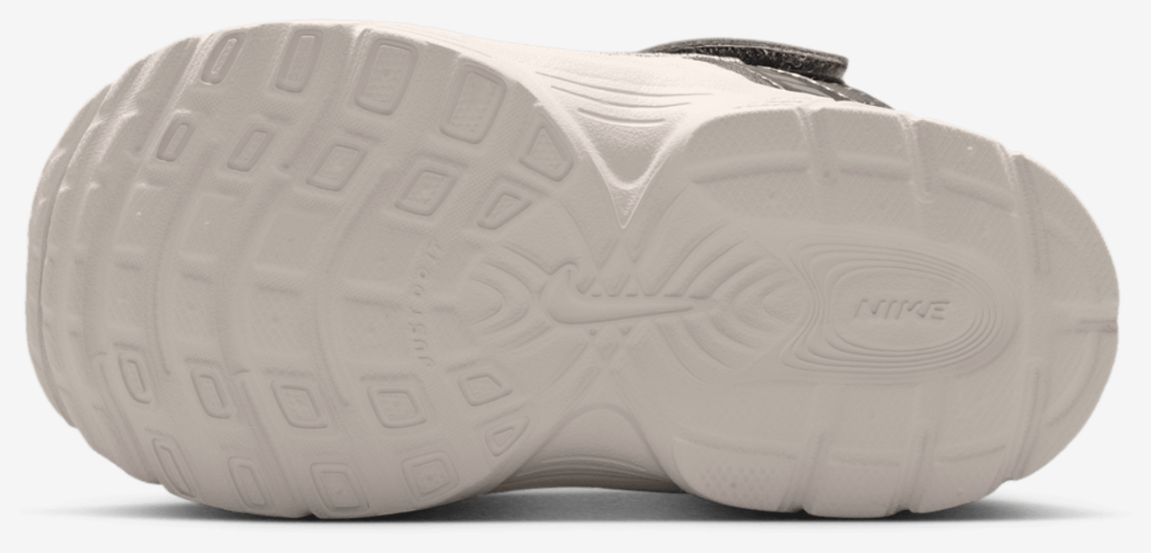 Nike V5 RNR Image 5 of 5. Tap to open photo gallery.