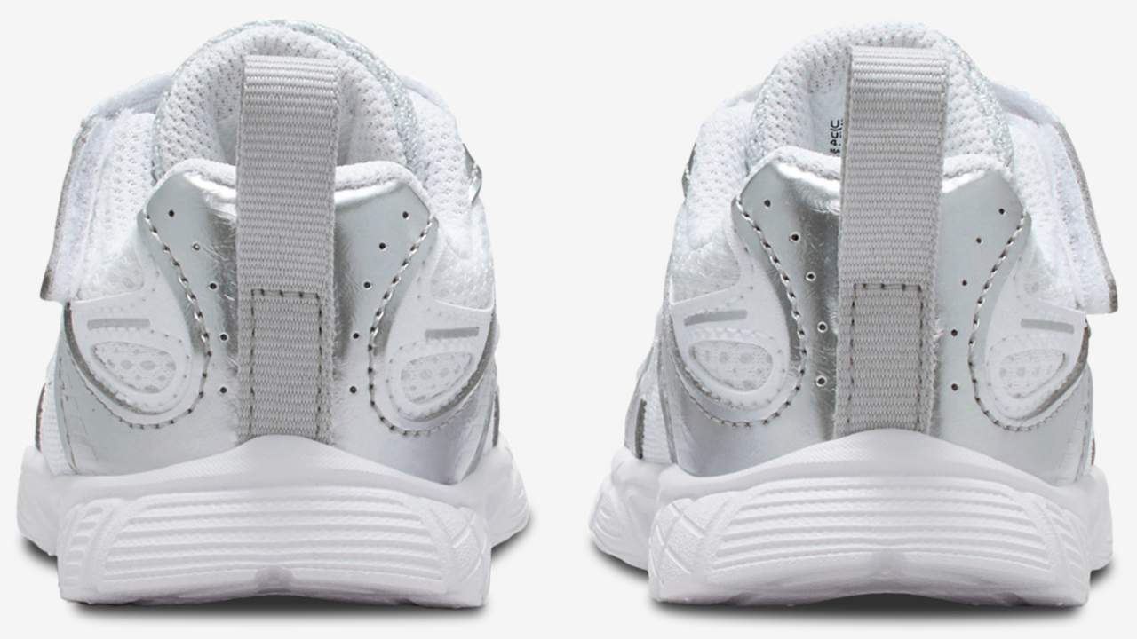 Nike V5 RNR Image 3 of 5. Tap to open photo gallery.