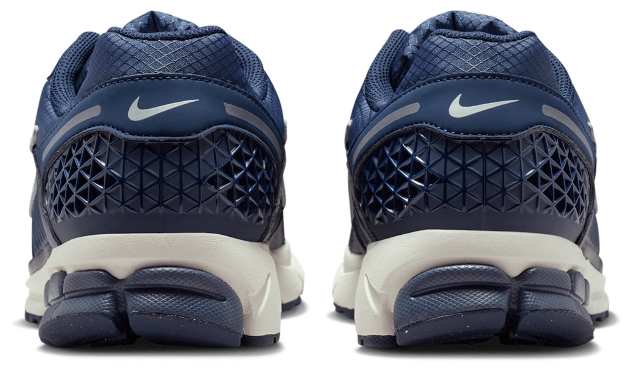 Nike Zoom Vomero 5 SE Image 3 of 5. Tap to open photo gallery.