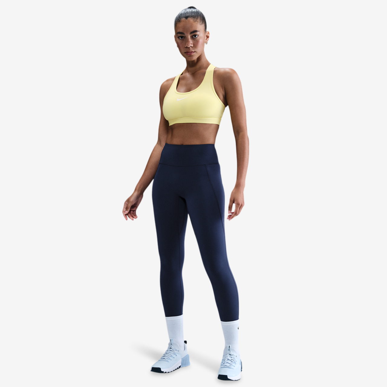 Nike Drifit Universal HR Pocket Tight Image 3 of 4. Tap to open photo gallery.