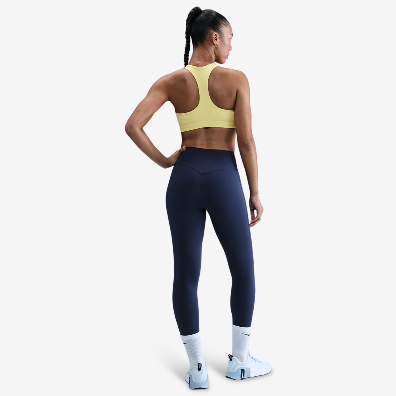 Nike Drifit Universal HR Pocket Tight Image 4 of 4. Tap to open photo gallery.