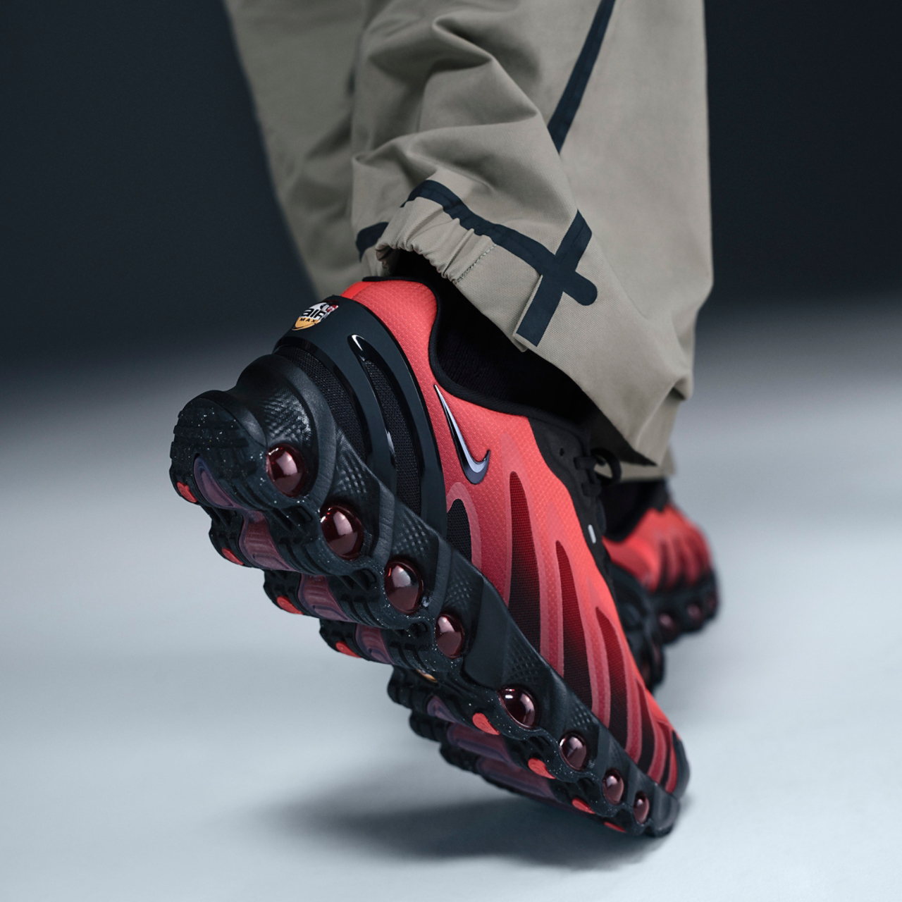 専用Nike Air Max DN8 レッド 9.5 US Nike Air Max DN8 | Foot Locker