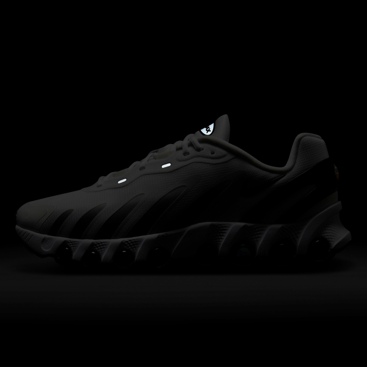 Nike Air Max DN8 Image 6 of 7. Tap to open photo gallery.
